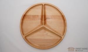 Round dish for snacks with three compartments